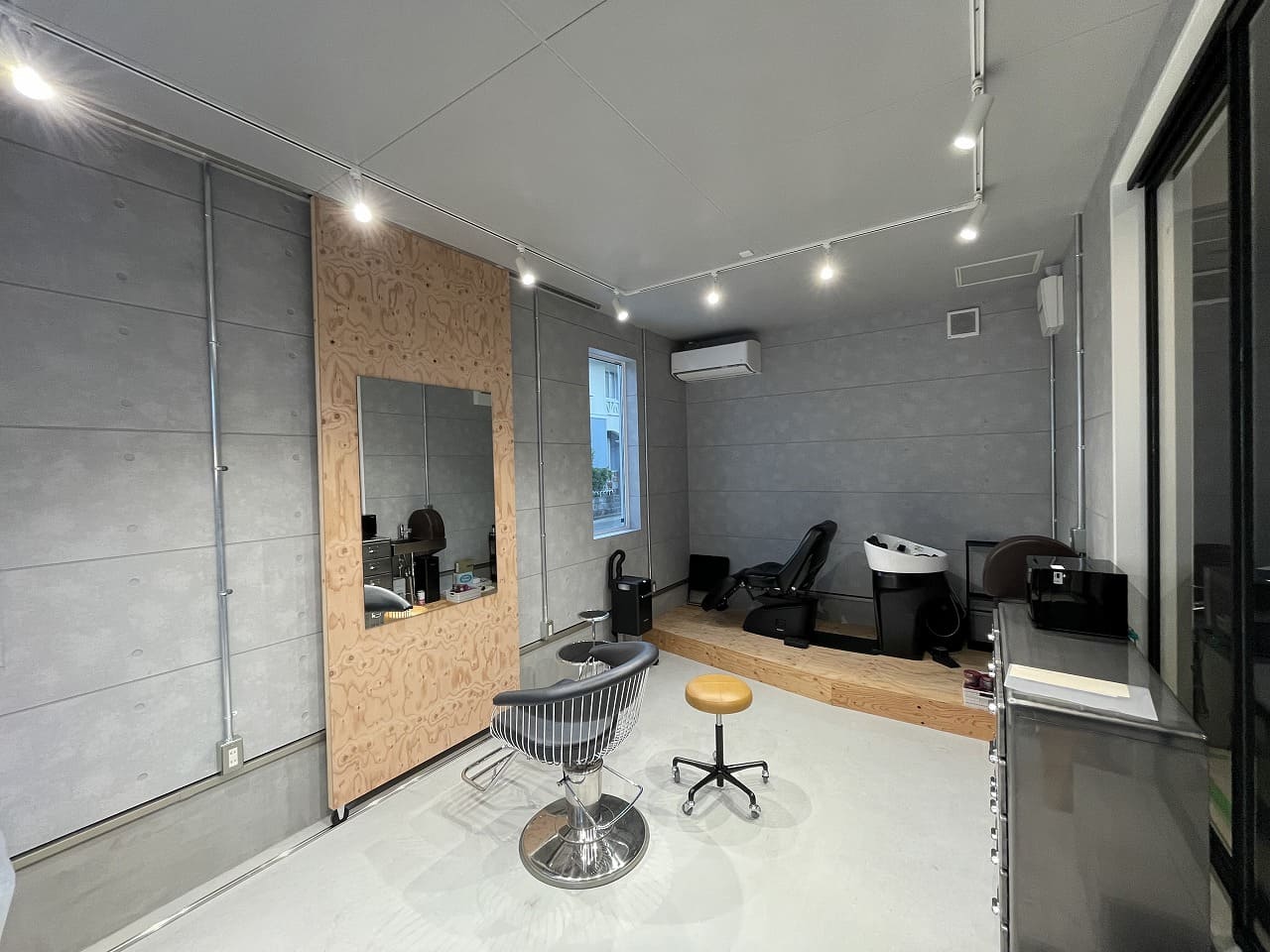 《施工事例》ガレージをヘアサロンにリノベ
